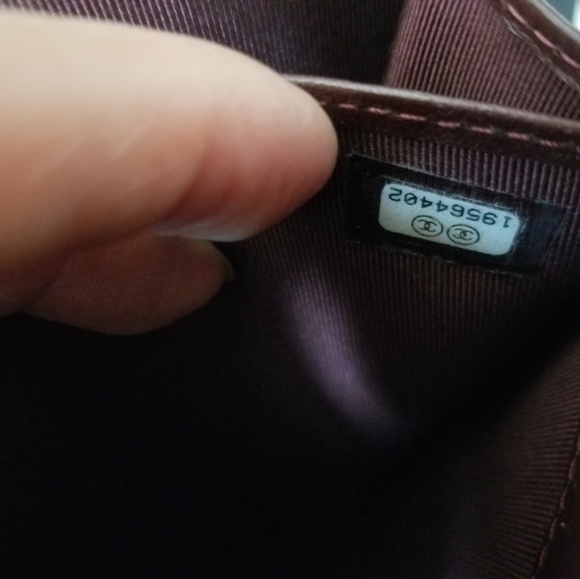 CHANEL-Matelasse Women's Leather Clutch - Picture 5 of 6